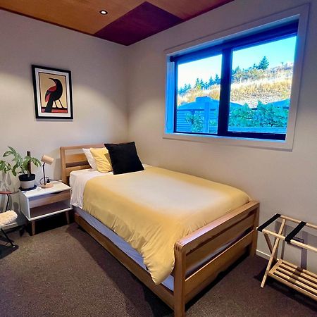 Villa Fiordland Eco-Retreat -- Panoramic Views -- Hot Tub Te Anau Exterior foto