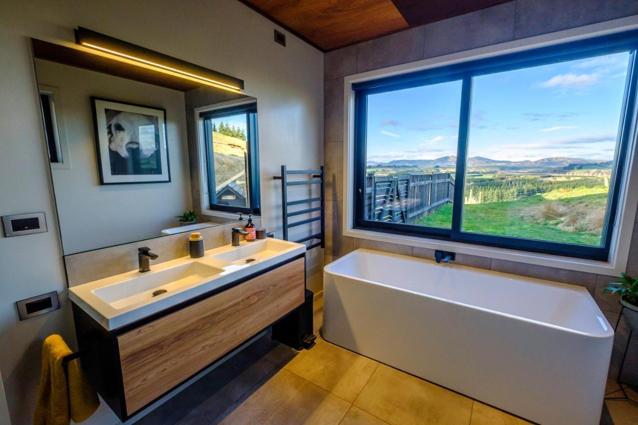 Villa Fiordland Eco-Retreat -- Panoramic Views -- Hot Tub Te Anau Exterior foto