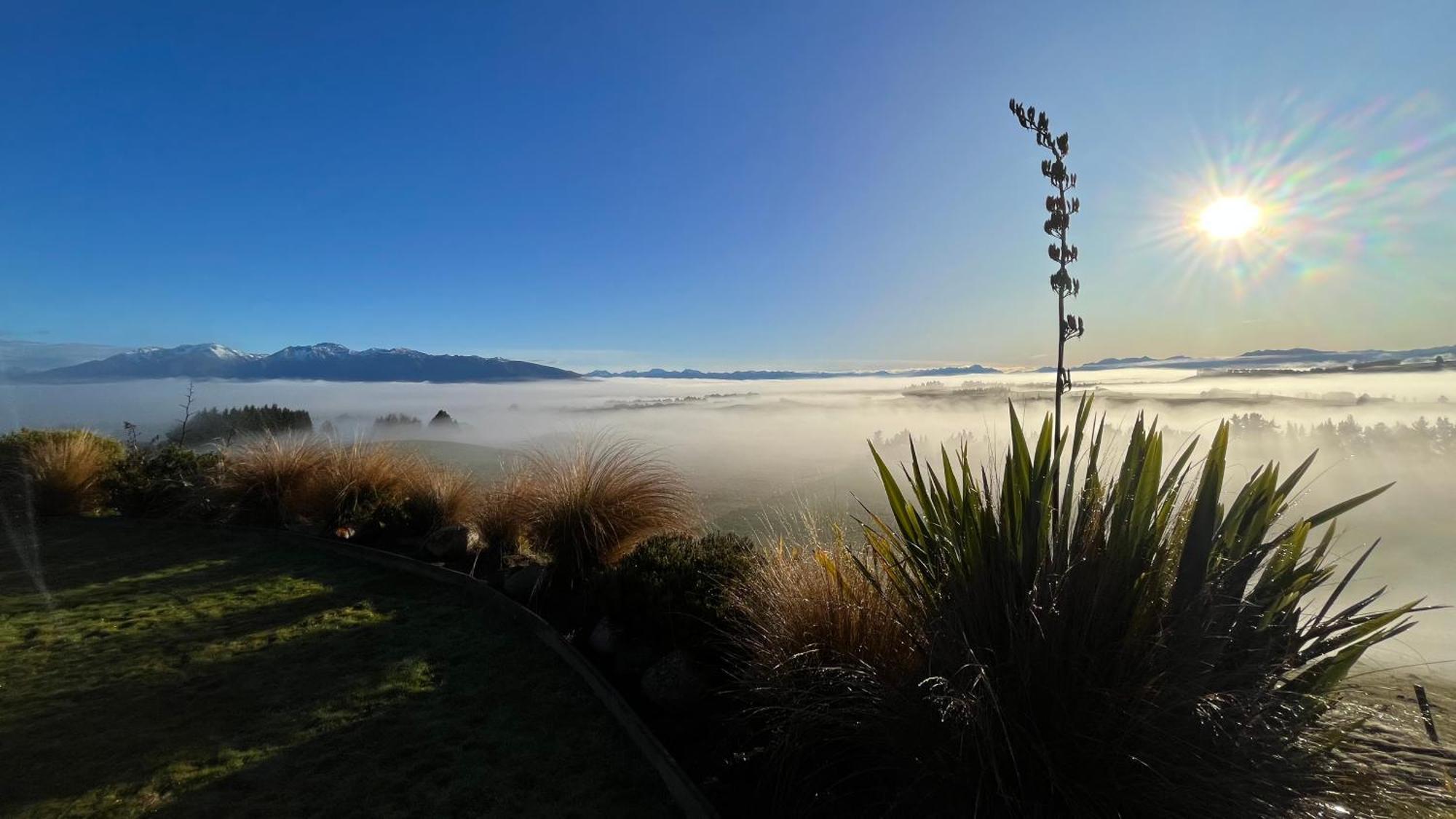 Villa Fiordland Eco-Retreat -- Panoramic Views -- Hot Tub Te Anau Exterior foto