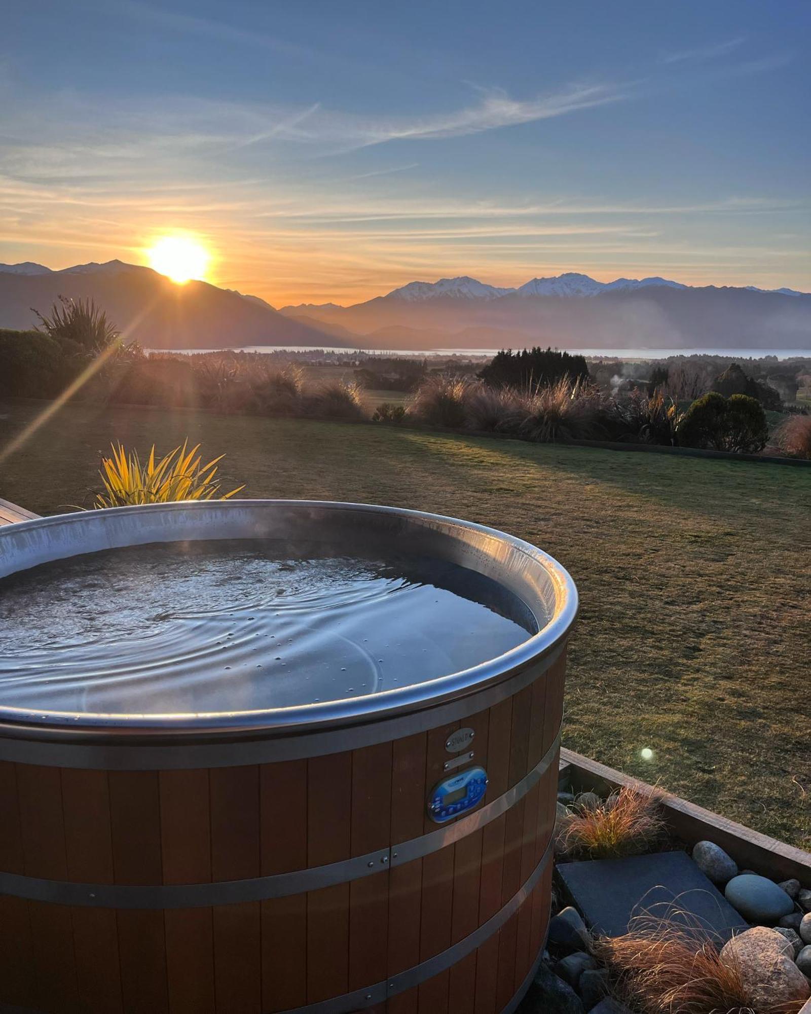 Villa Fiordland Eco-Retreat -- Panoramic Views -- Hot Tub Te Anau Exterior foto